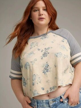 NWT Torrid Festi Tea Stain Light Blue Floral Raglan Crop Tee Womens Size 2